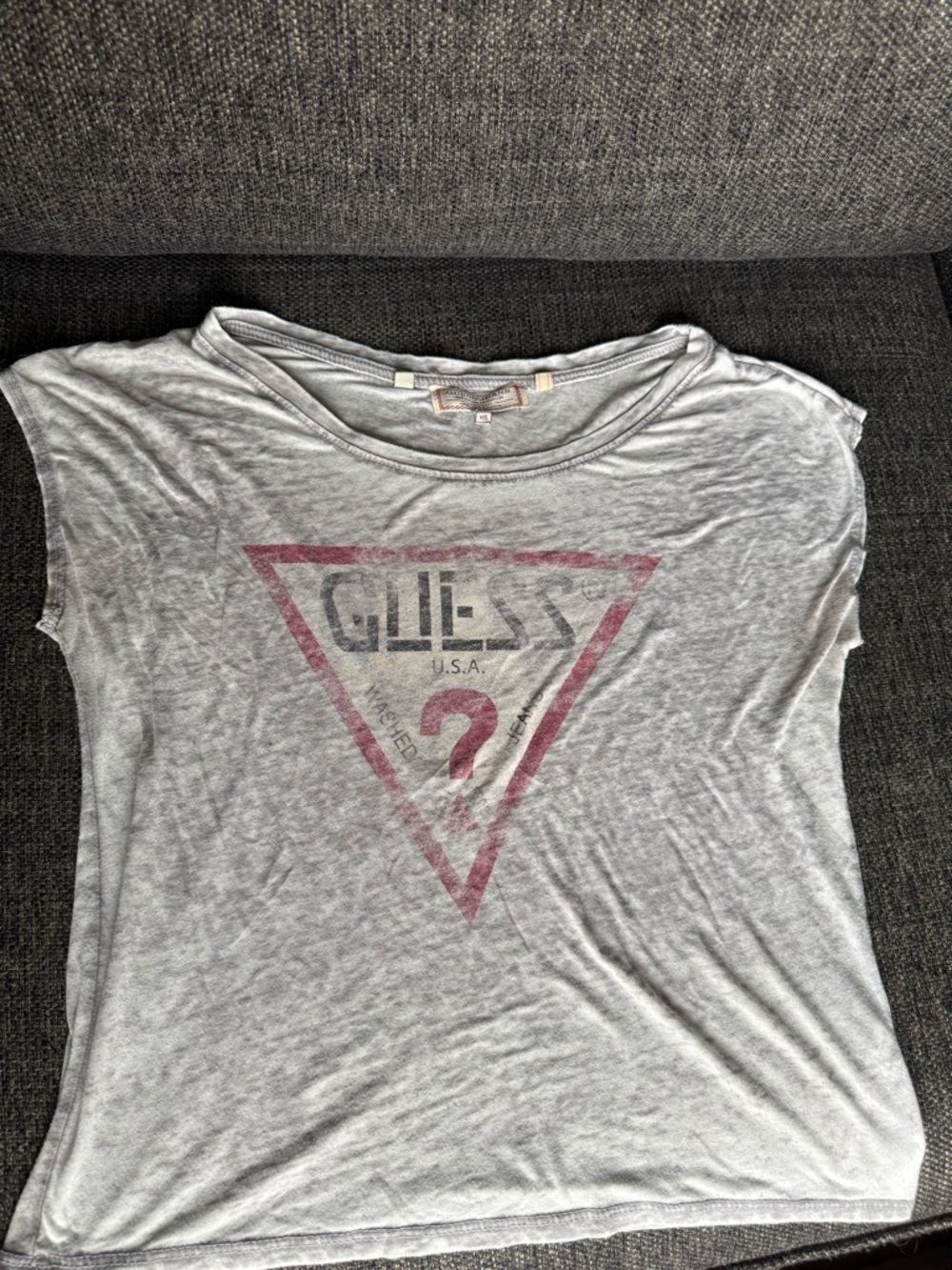 Y2K Guess Light Gray Short Sleeve Logo Tee with Faded Red Accent